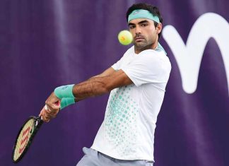 Frederico Silva aguarda avião fretado pela ATP para sair dos Emirados