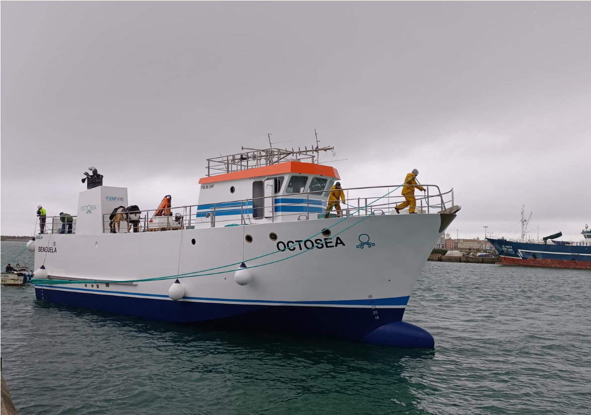 Estaleiros Navais de Peniche construíram embarcação para pesca em Angola