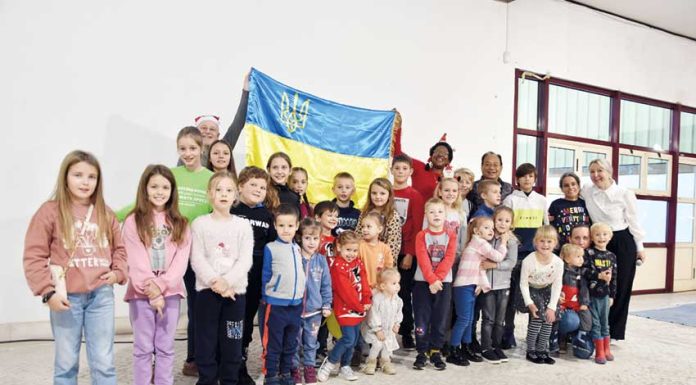 Crianças ucranianas receberam prendas no dia de S. Nicolau