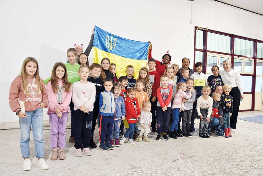 Crianças ucranianas receberam prendas no dia de S. Nicolau