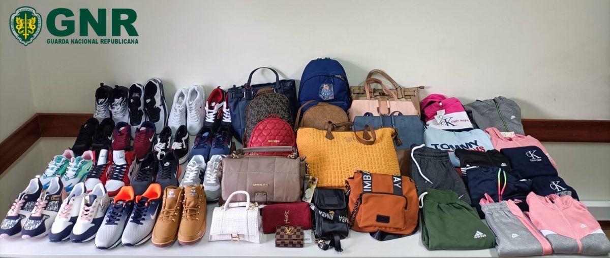 Artigos contrafeitos apreendidos em Santana