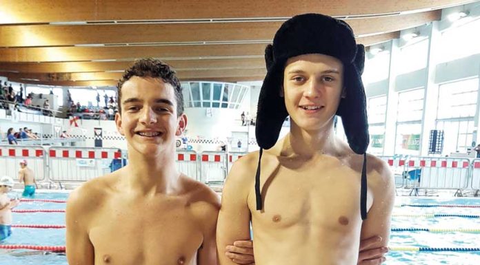 Natação: Ouro e prata para Mikhael Onutskyy