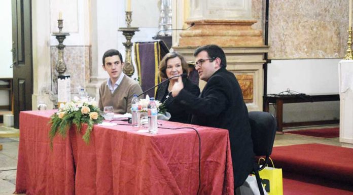 Maria João Avillez relata conversa com Papa em livro