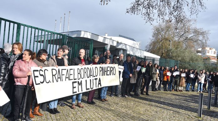 Professores em luta pedem “respeito” pela profissão
