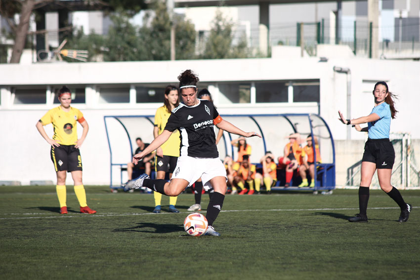 Futebol: Catarina Lopes vai treinar e jogar na Finlândia