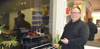 Cabeleireiro Rodrigo Menezes assinala 25 anos nas Caldas