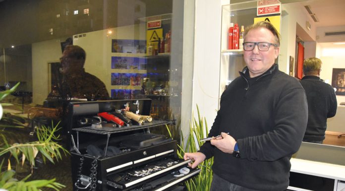 Cabeleireiro Rodrigo Menezes assinala 25 anos nas Caldas