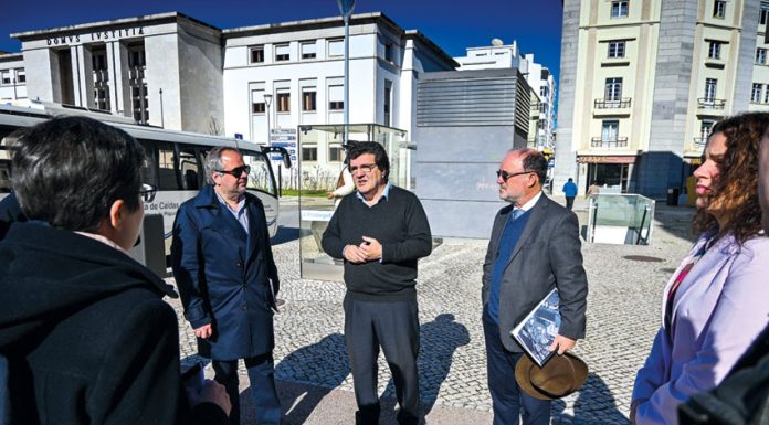 Autarcas das Caldas vão ao Parlamento e apresentam dossier para o novo Hospital