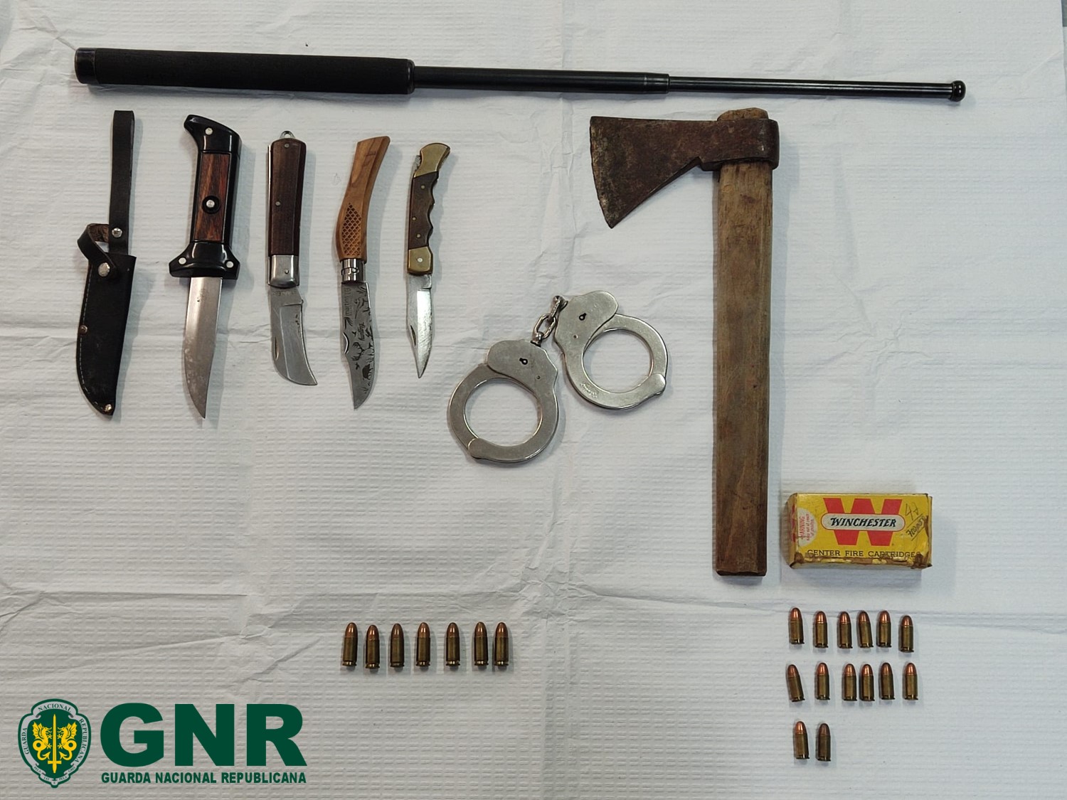 Óbidos: Homem detido por posse de armas e violência doméstica