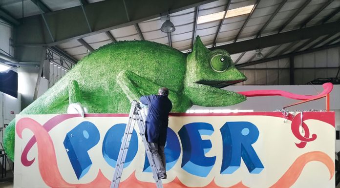 O Carnaval está à porta. Fomos ver os preparativos para o regresso da folia