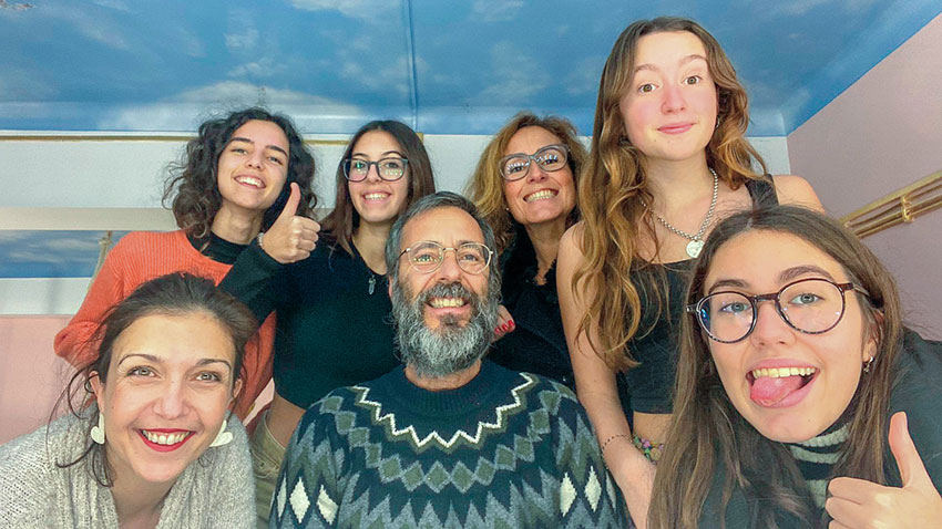 Gomo está de regresso com  novo single e faz videoclip com as suas filhas