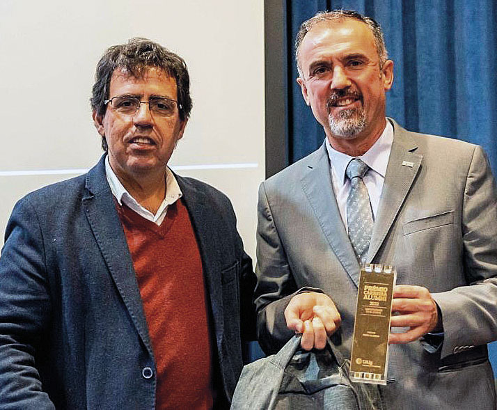 Paulo Almeida recebe prémio Carreira Alumni da Un. Algarve