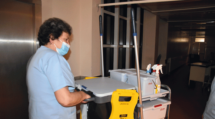Funcionárias da limpeza do hospital contra as novas regras dos horários