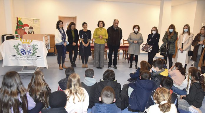 Alunos oferecem equipamento à Misericórdia