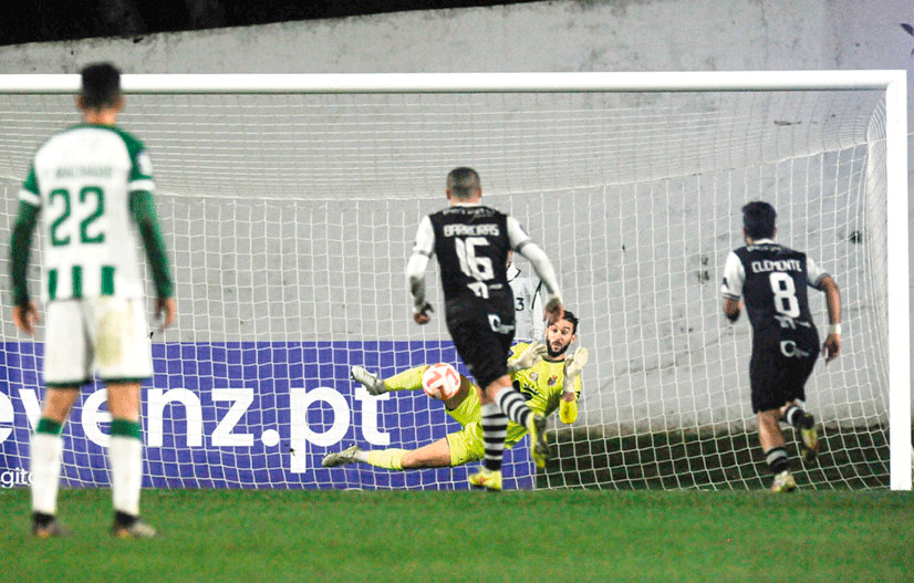 Futebol: Baliza estancada ao décimo encontro