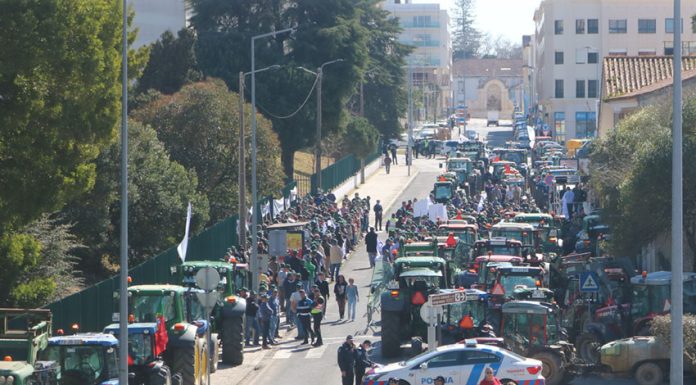 Alunos de escola agrícola da região também se manifestaram