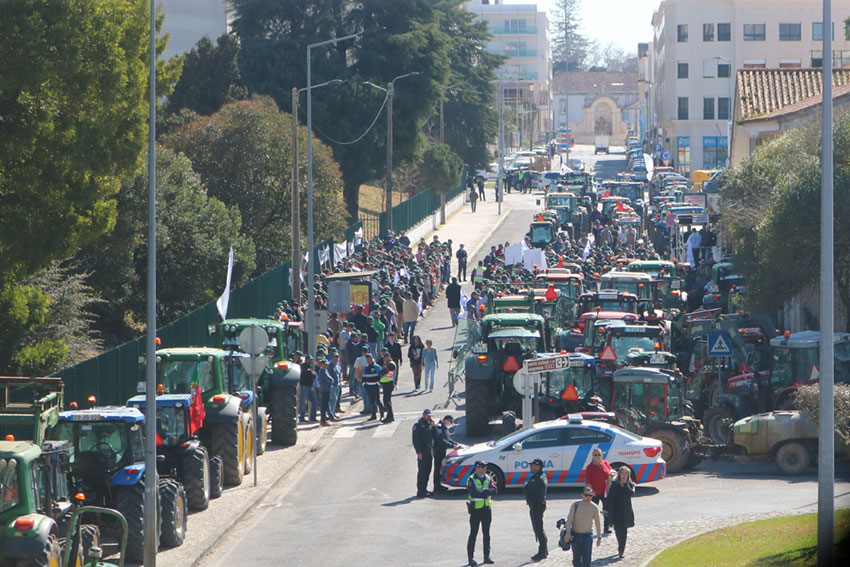 Alunos de escola agrícola da região também se manifestaram