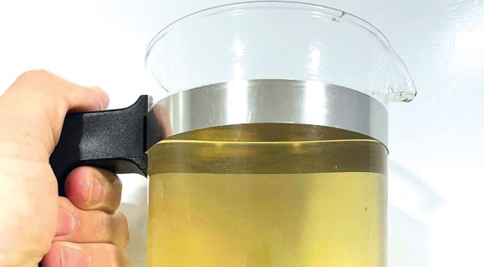 Munícipe queixa-se da qualidade da água da rede pública