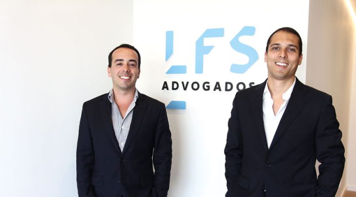 Há um novo escritório de advogados nas Caldas