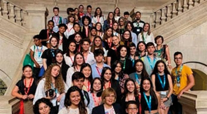 Alunos da D. João II presentes na Nacional do Parlamento dos Jovens