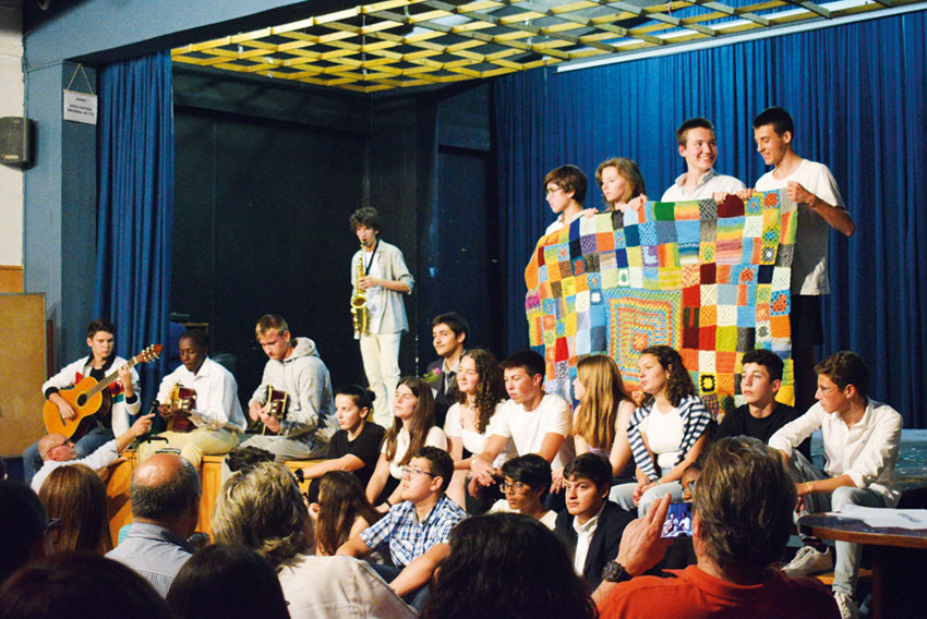 Peça solidária lotou a escola Raul Proença