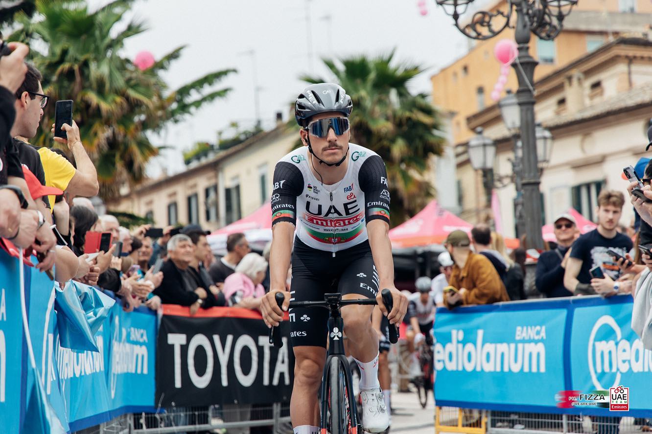 João Almeida sobe a segundo na geral do Giro