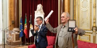 Livreiro José Pinho recebeu medalha de mérito cultural da Câmara de Lisboa