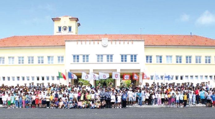 Símbolos nacionais explicados aos alunos