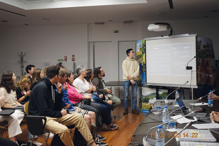 Oeste: Alunos da região em experiência além-fronteiras