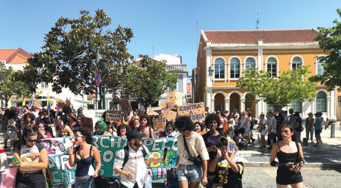 Mais de 300 pessoas na marcha LGBT nas Caldas