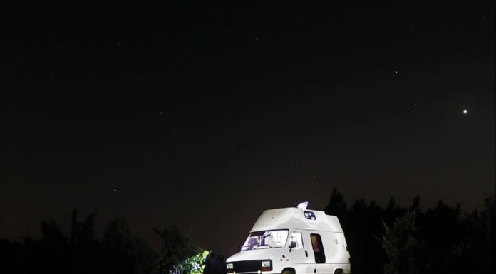 Entre as vinhas e as estrelas – Uma noite nas quintas de vinho do Oeste