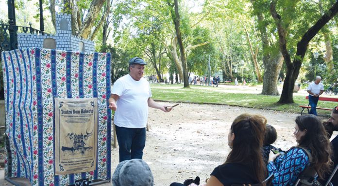 Marionetas D. Roberto deram espetáculo junto ao coreto
