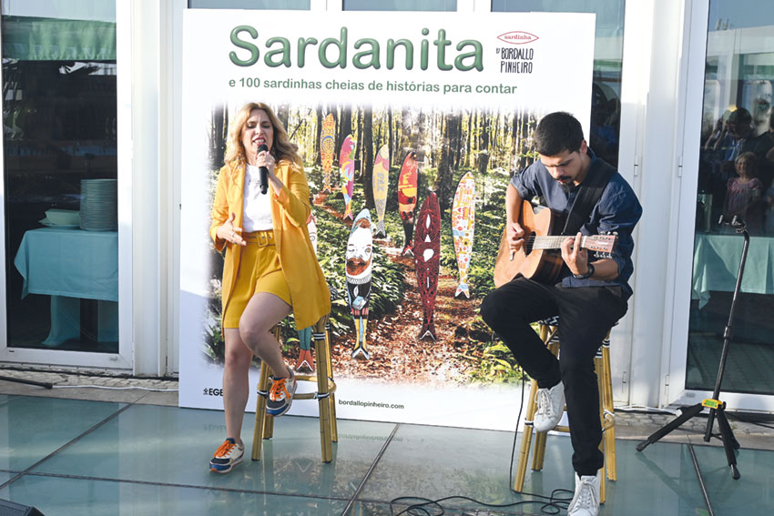 Mais oito sardinhas by Bordallo Pinheiro