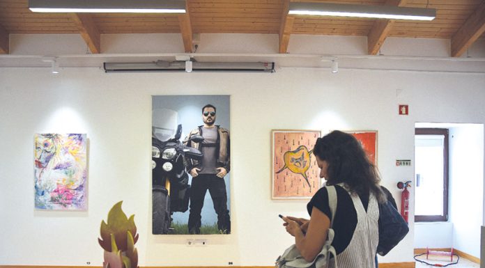 Uma centena de artistas participam na Esmaga