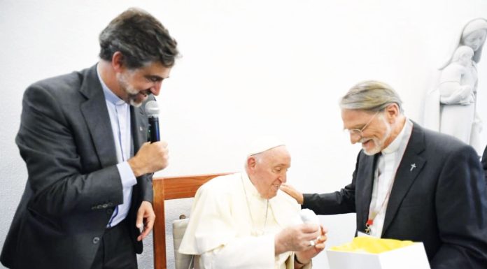 Presépio oferecido ao Papa foi feito na Braz Gil