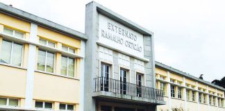 Centro de Saúde no Externato Ramalho Ortigão durante as obras