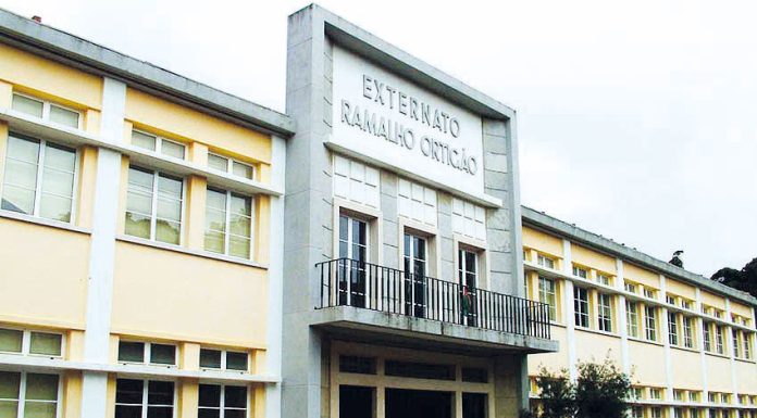 Centro de Saúde no Externato Ramalho Ortigão durante as obras