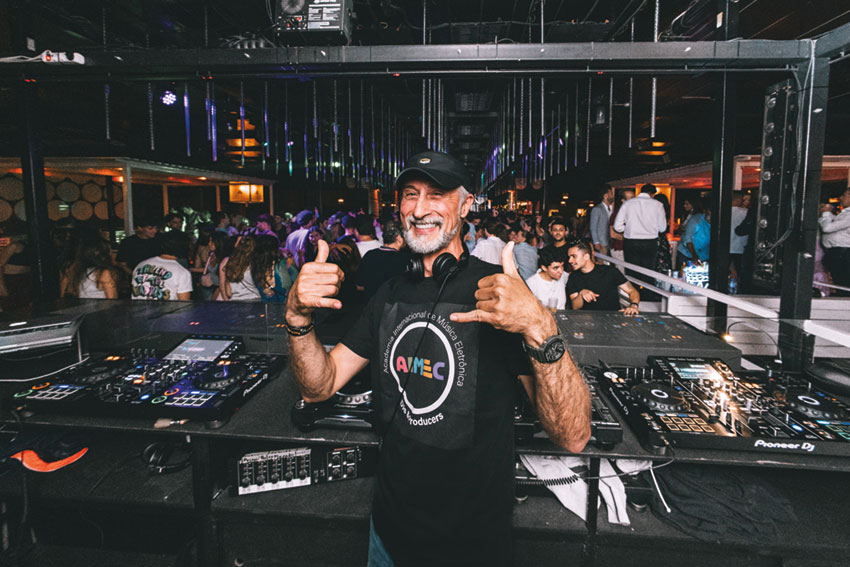 Jocamp DJ é o alter-ego do professor de Educação Física João Campinas