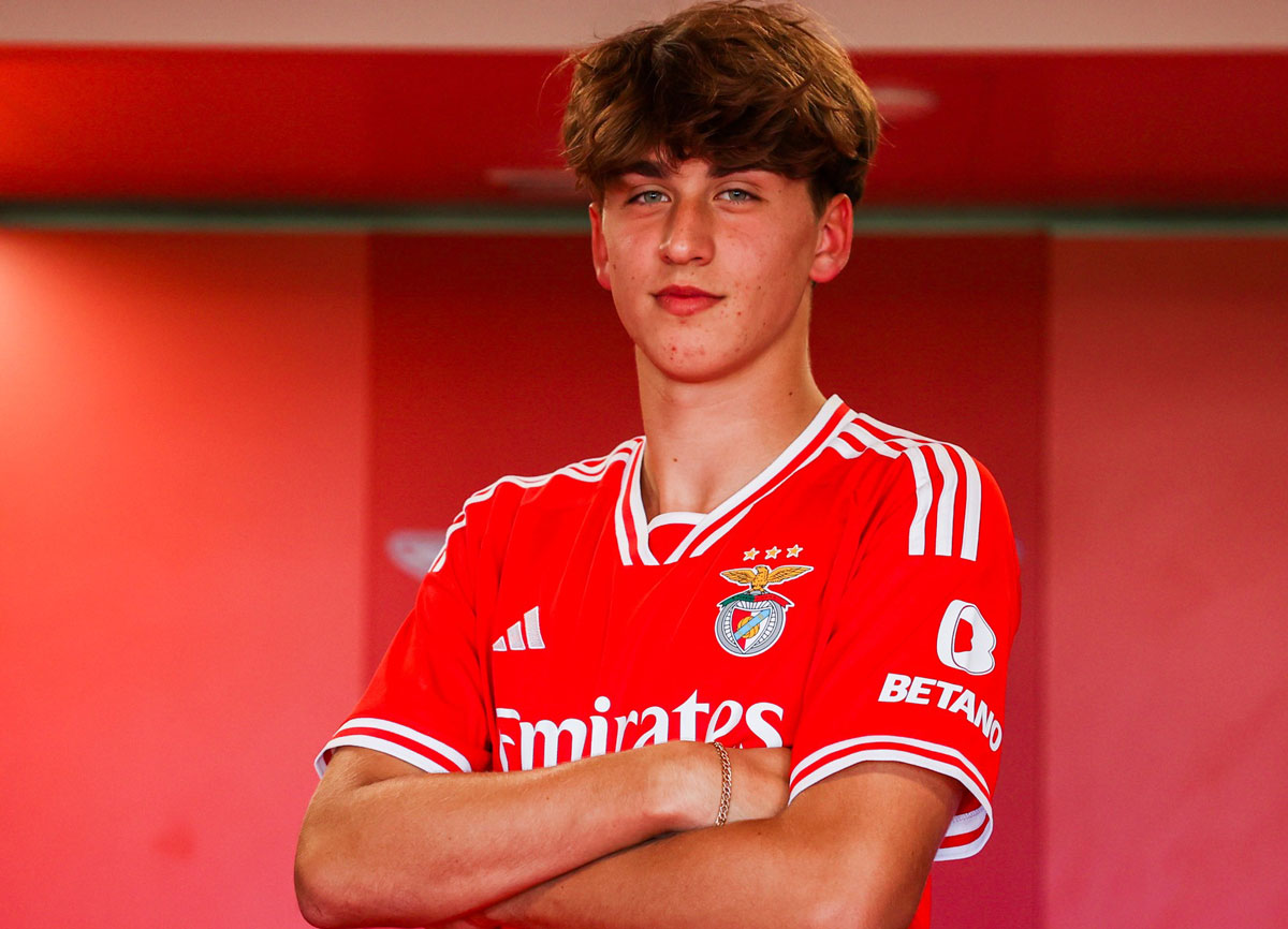 Futebol: Dinis Telehovski assinou contrato profissional no Benfica