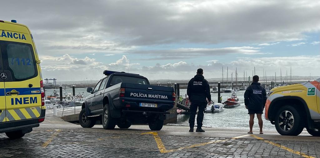 Estação Salva-vidas de Peniche resgata praticante de kitesurf na praia da Cova de Alfarroba em Peniche