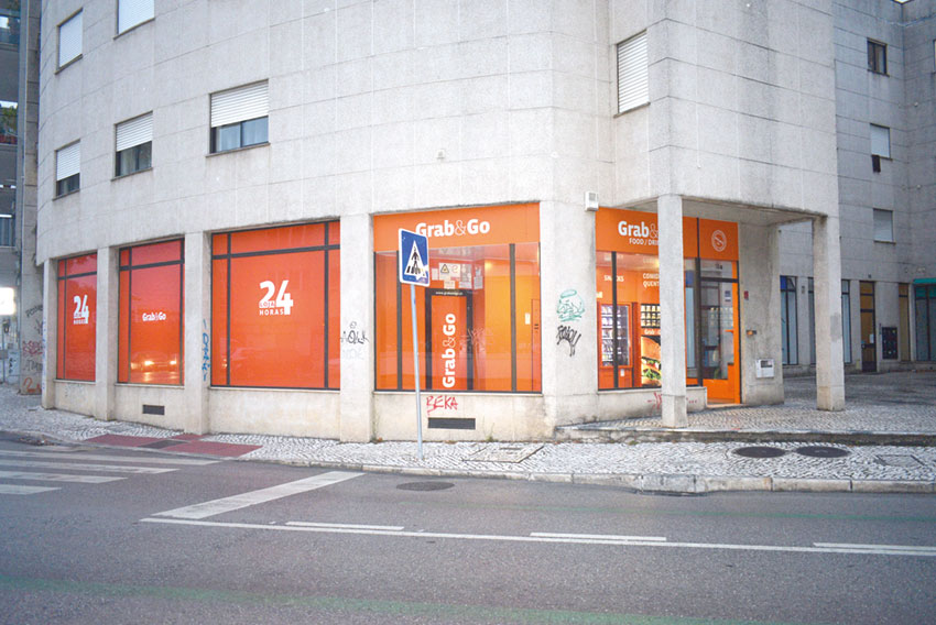 Moradores descontentes com delinquência junto a Grab & Go