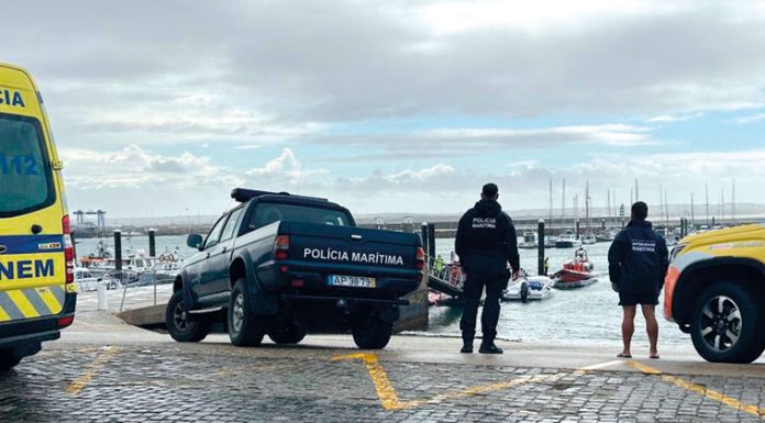 Peniche: Kitesurfista resgatado da praia da Cova de Alfarroba