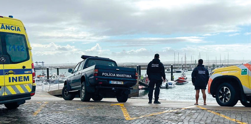 Peniche: Kitesurfista resgatado da praia da Cova de Alfarroba