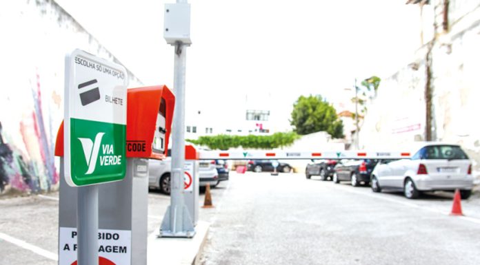 Bombeiros automatizam parque de estacionamento