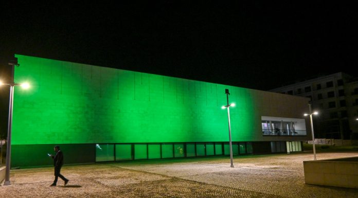 CCC iluminado de verde assinala dia da Síndrome de Phelan-McDermid