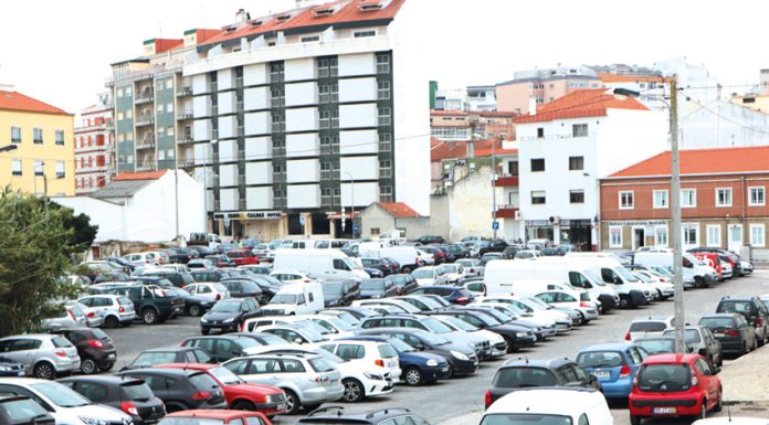 Parque de estacionamento subterrâneo junto à PSP gera discórdia