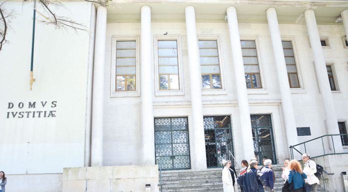 Acusado de homicídio em Óbidos fica em silêncio no arranque do julgamento