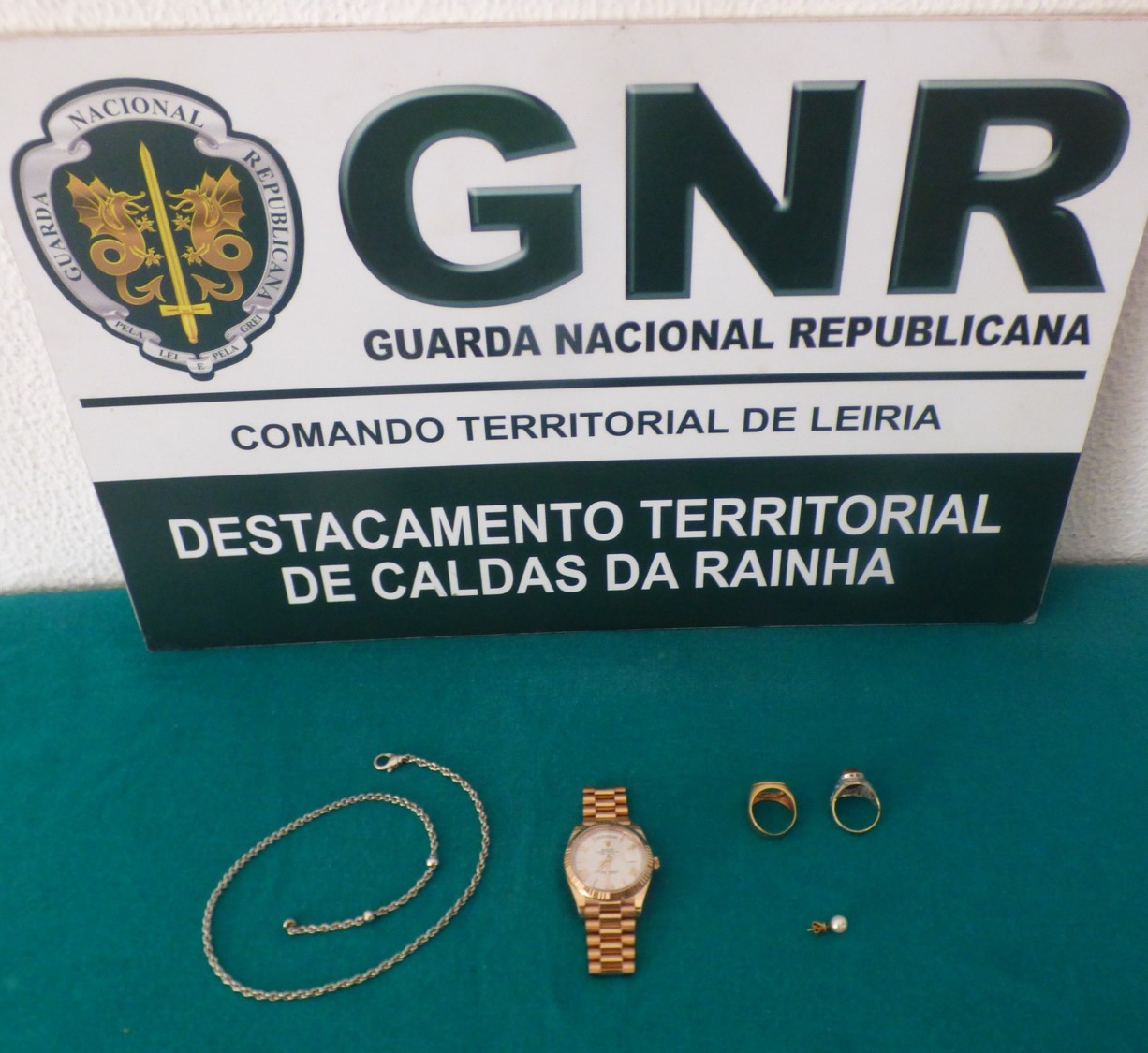 Detidos autores de dois furtos em residências nas Caldas da Rainha