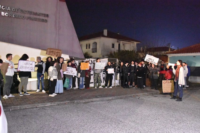 Estudantes da ESAD.CR em protesto contra fecho de residência