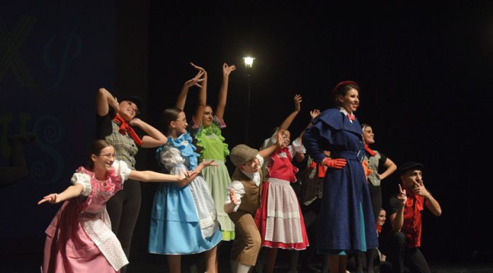 Bodas de Prata do Super Flash assinaladas em espetáculo com quase uma centena de bailarinos